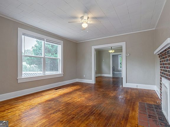 2nd image of 17 Oak St