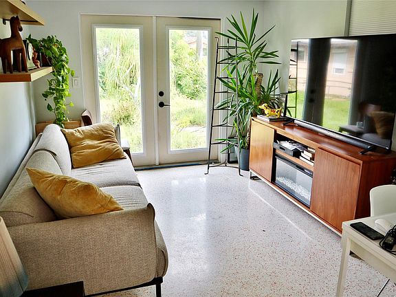 4th image of 1900 Coral Gardens Drive
