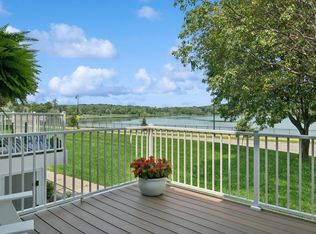 1601 W Wayzata Blvd APT G, Long Lake, MN 55356