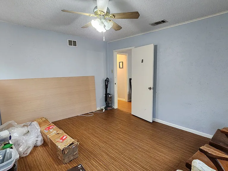 1015 S Welch St — Photo 17
