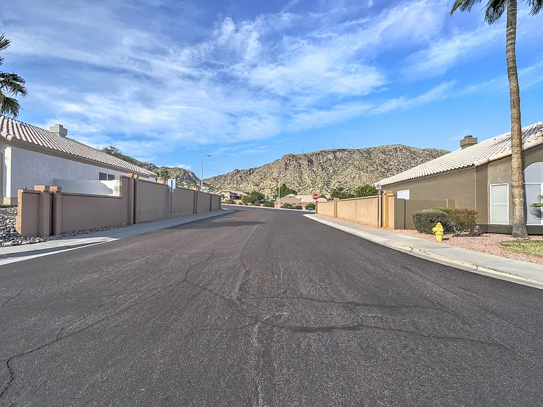 820 E Mountain Sage Dr — Photo 29