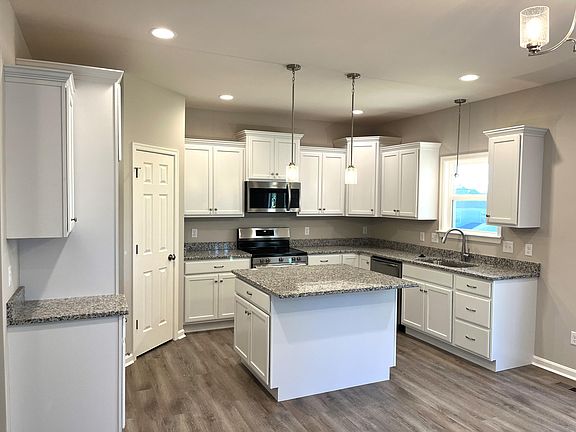 4th image of 6171 Ballyshannon Dr