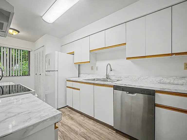 15575 Miami Lakeway N #206 — Photo 9