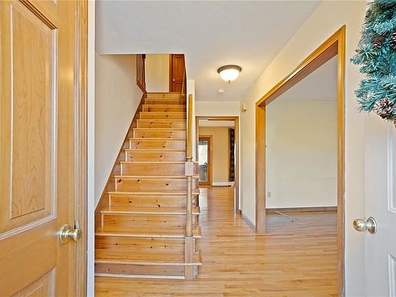 3rd image of 9 Lauren Ln