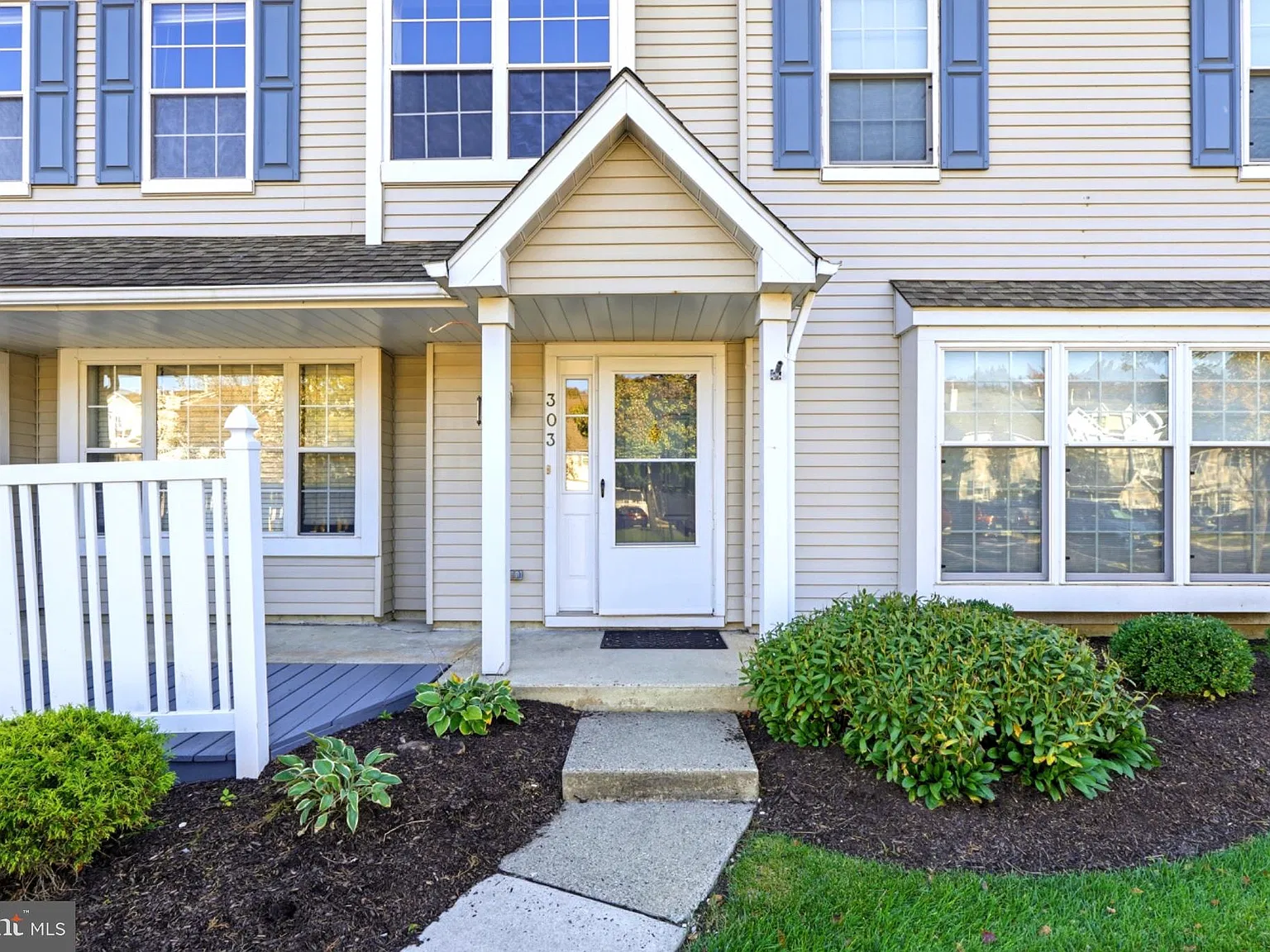 3 bed, 2.5 bath, 1693 sqft, $2,900 — Photo 2