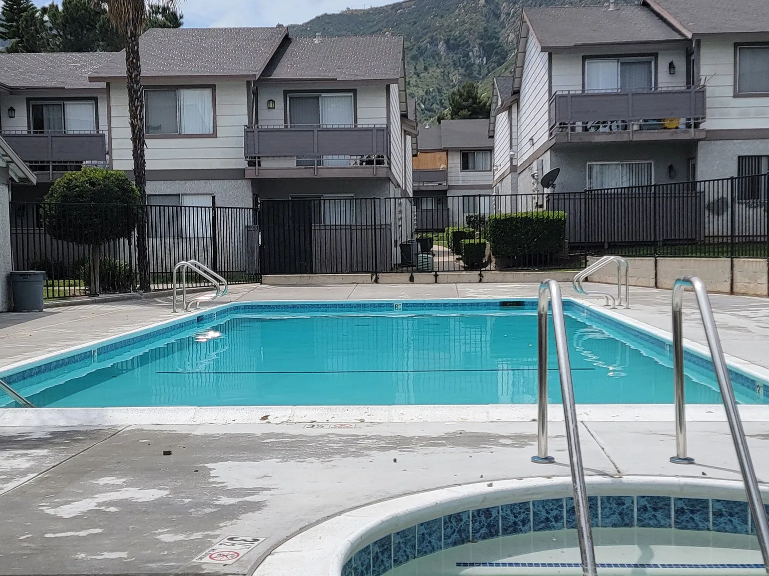 Grand Oaks Apartments — Photo 2