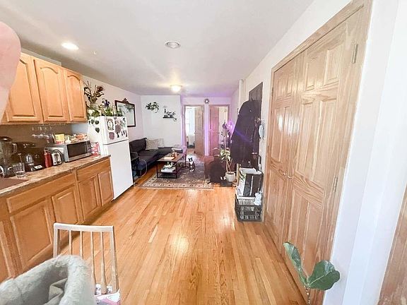 2nd image of 967 Manhattan Ave APT 2