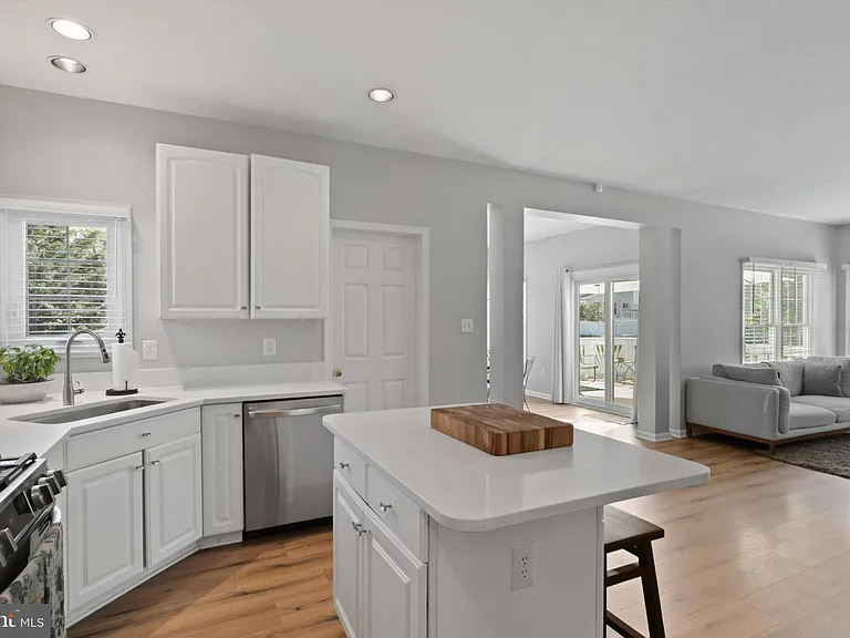 42903 Redfield St — Photo 16