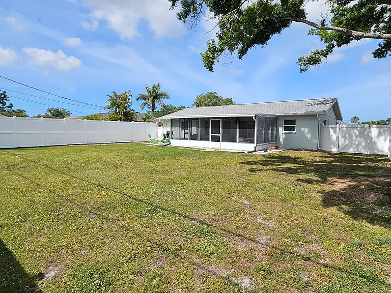426 Pineview Dr — Photo 36