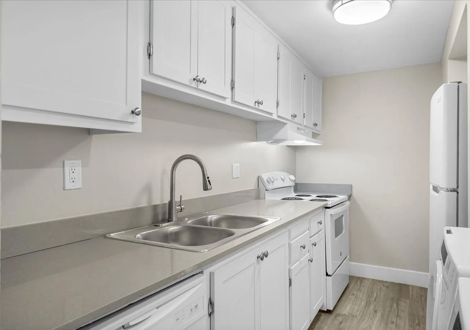 Sherwood Forest Apartments — Photo 2