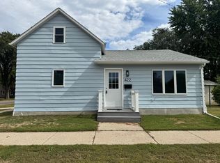 422 2nd St N, Wahpeton, ND 58075