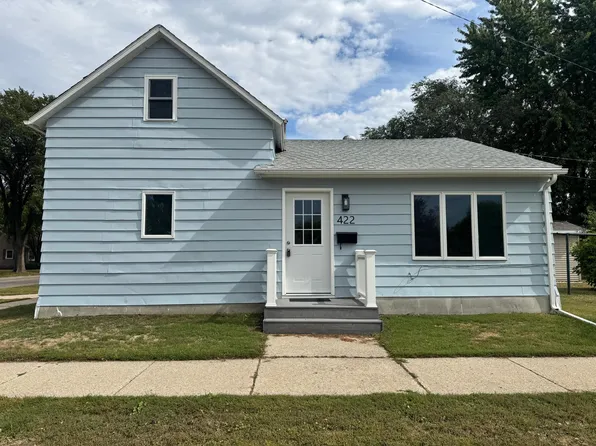 422 2nd St N, Wahpeton, ND 58075
