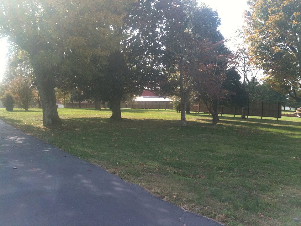 2nd image of 913 Finney Rd