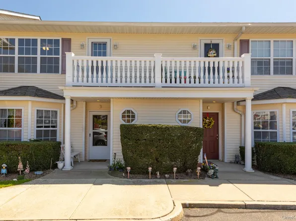 314 Flurry Ln, West Babylon, NY 11704