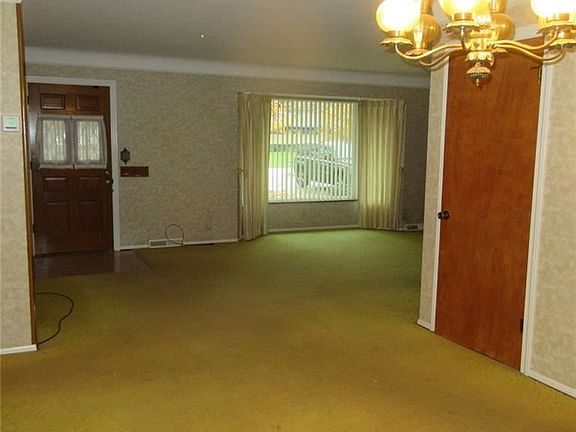 5th image of 25888 Yeoman Dr