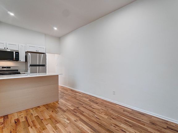 2nd image of 522 Elm St APT 3