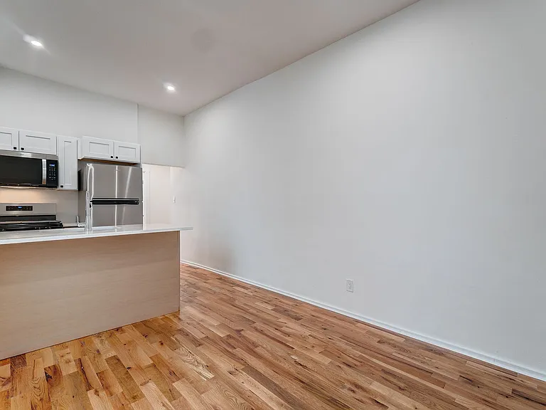 522 Elm St — Photo 2