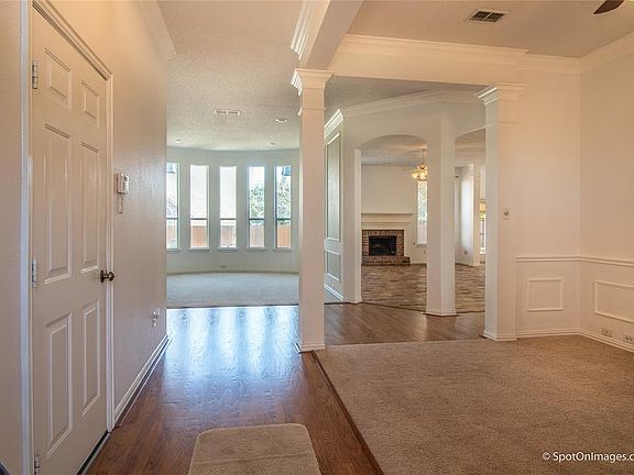 3rd image of 2718 Pinehurst Dr