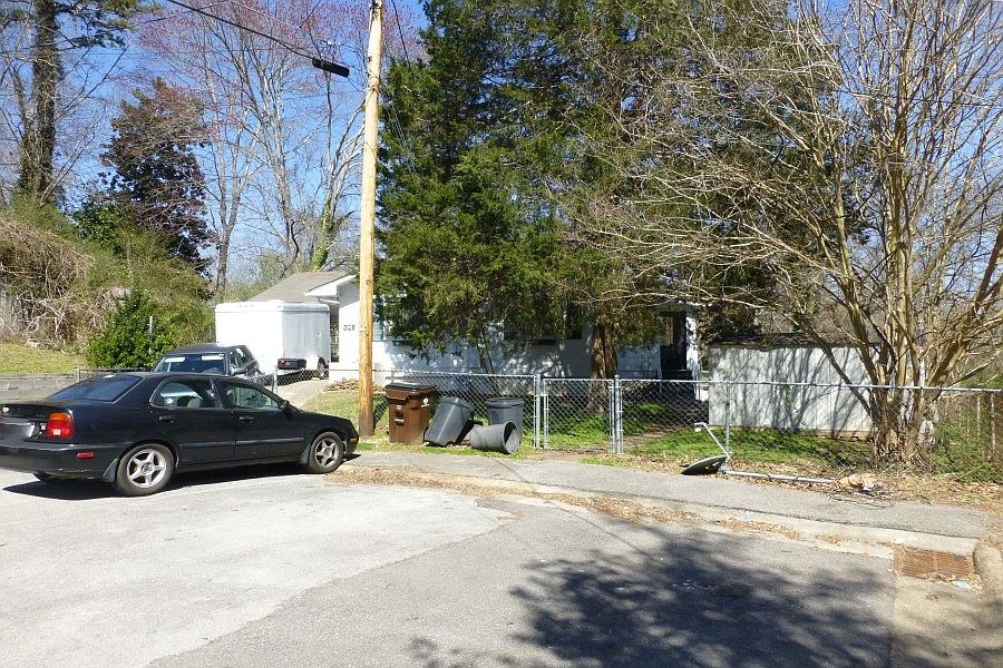 2nd image of 308 E Faunce Ln