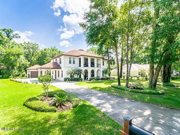 2nd image of 2119 Valencia Dr
