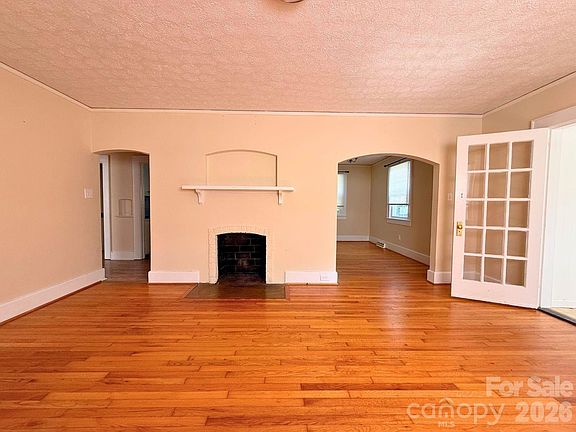 3rd image of 1351 S Aspen St
