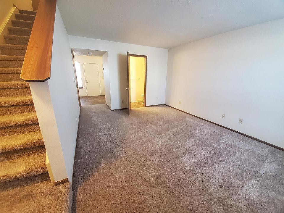 1st image of 6035 Applegrove Ln