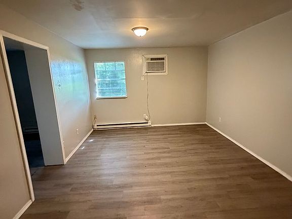 5th image of 152 E Vienna St APT 9