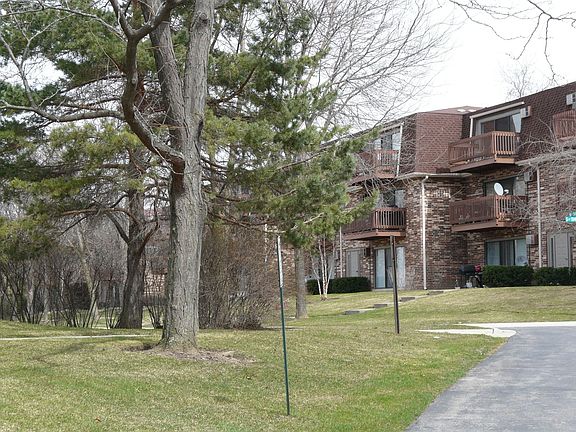 2nd image of 274 W Court Of Shorewood APT 2B