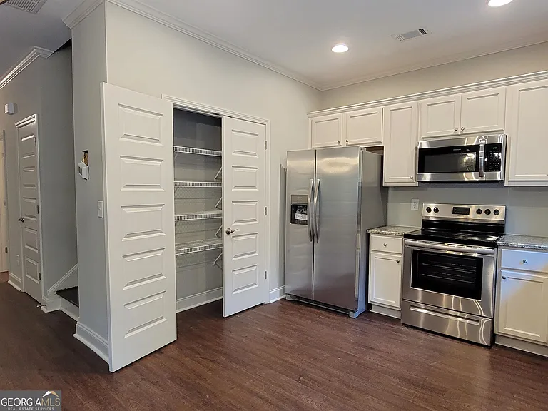9661 Davis St — Photo 4