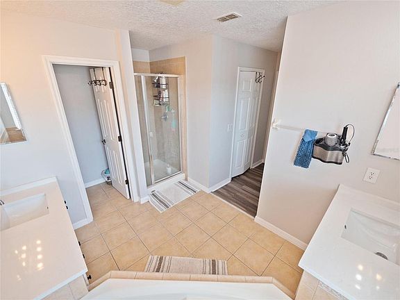 5th image of 4904 Adair Oak Dr
