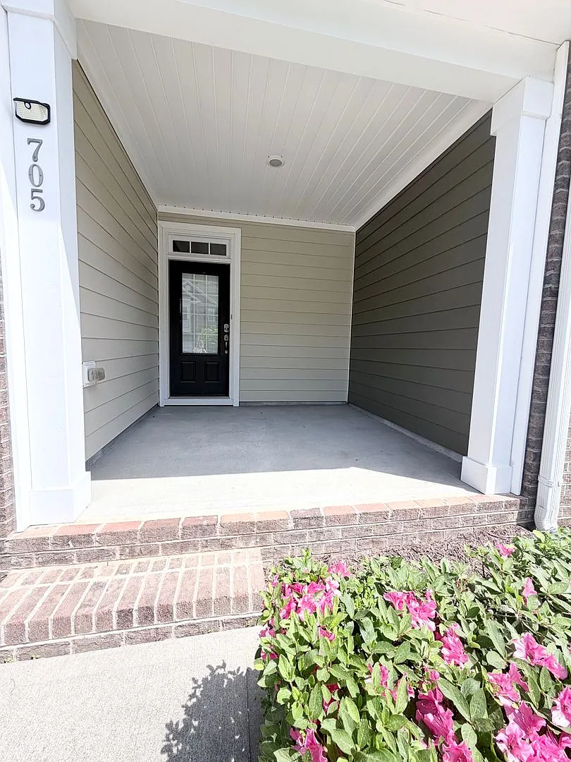 Building Photo - 705 Treviso Ln