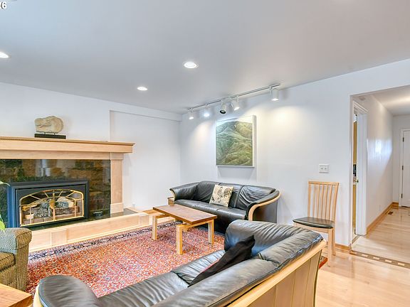 5th image of 42997 Haney Ln