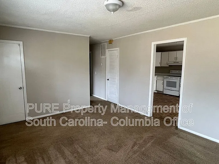 996 Chester St — Photo 7