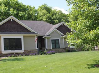 S67W16219 Chestnut Ridge Ct, Muskego, WI 53150