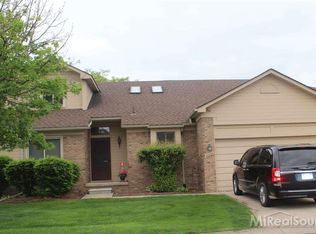 48835 Windmill Cir W, Macomb, MI 48044