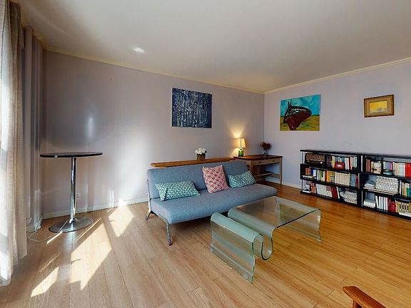 2nd image of 90 La Salle St APT 9H