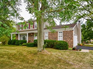 802 Pawnee Dr, Carol Stream, IL 60188