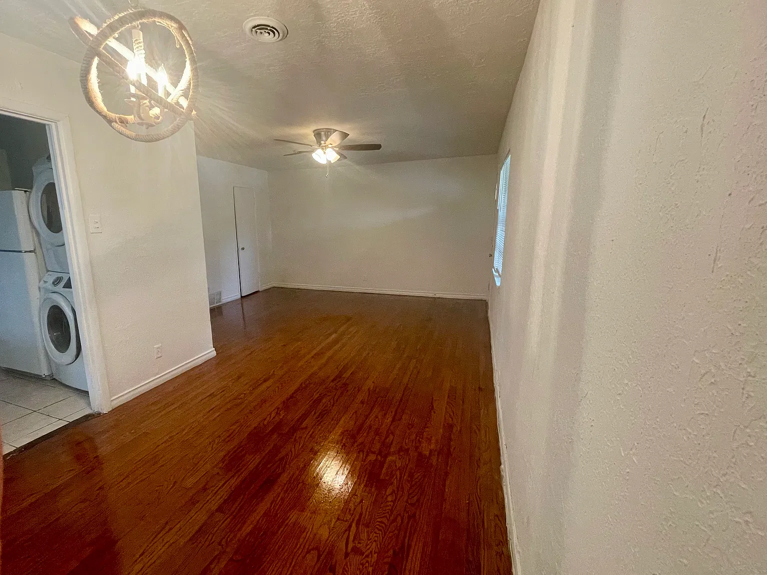2 bed, 1000 sqft, $1,425 — Photo 3
