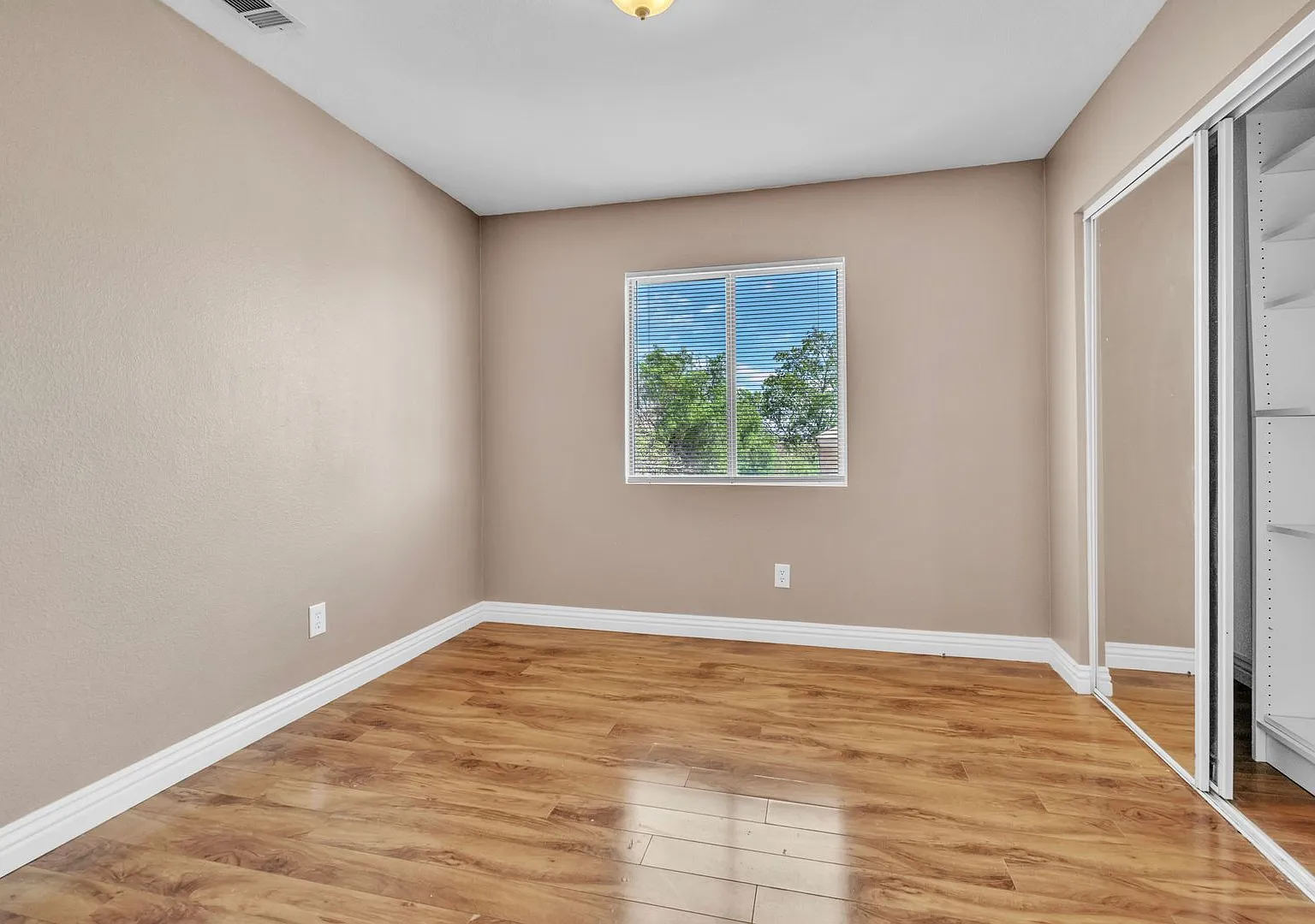 Spacious 4-Bedroom Home on Quiet Cul-de-Sac in Northwest Las Vegas — Photo 4