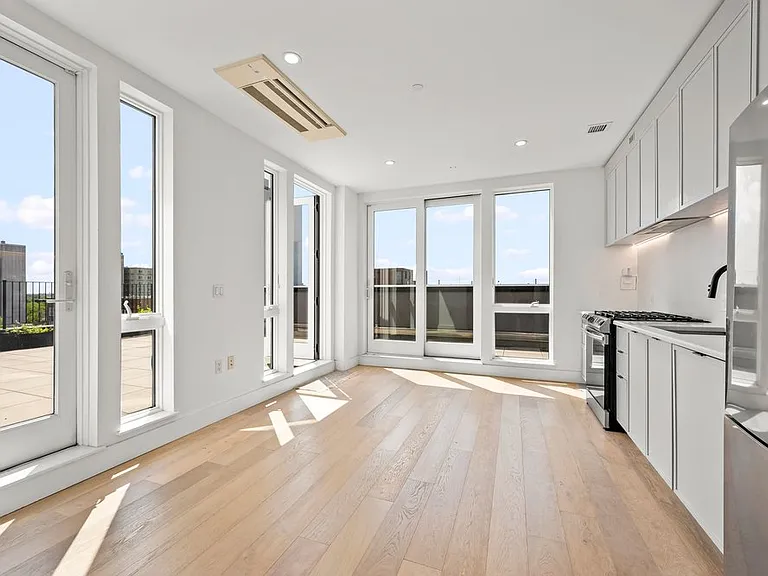 323 Lenox Rd #PHA — Photo 2