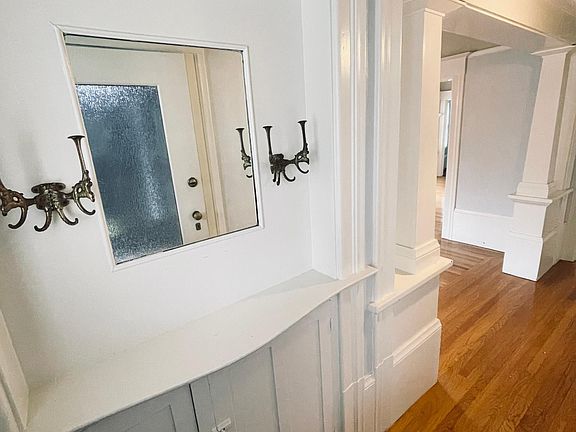 4th image of 815 17th St #1