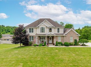 1135 Chaucer Dr, Greensburg, PA 15601
