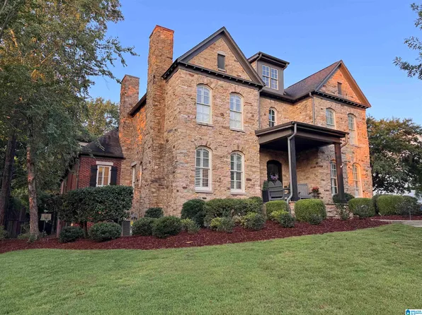 628 Founders Park Dr W, Hoover, AL 35226