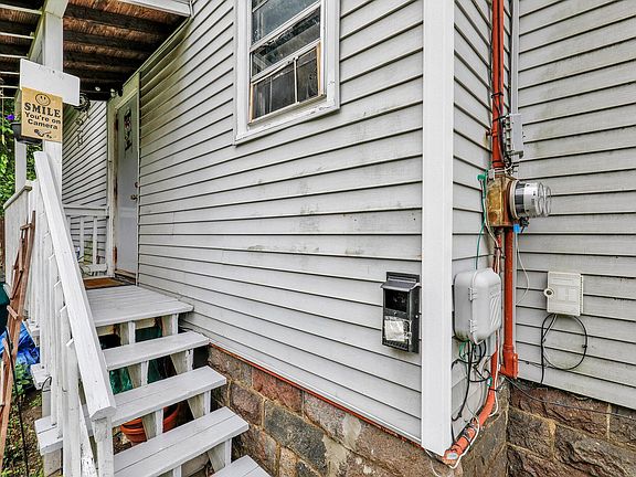5th image of 904 Seymour Ave