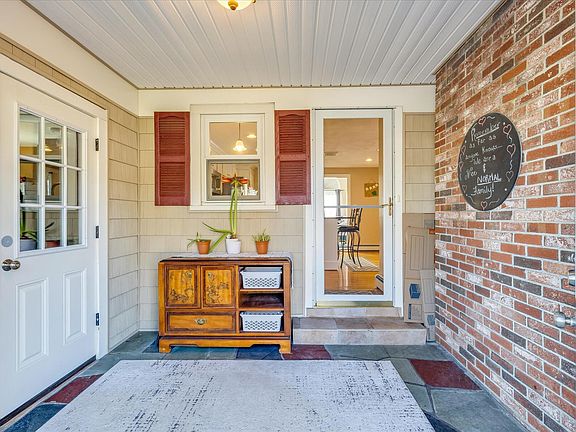 3rd image of 1115 Shootflying Hill Road