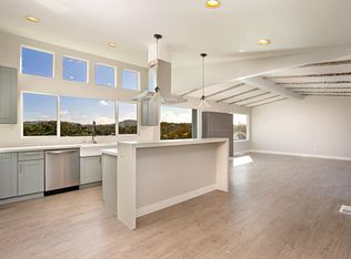 915 Valley Dr, Vista, CA 92084