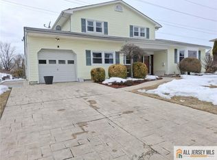 61 Jensen Rd, Sayreville, NJ 08872