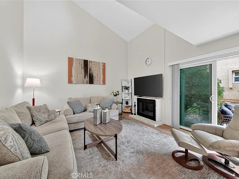 4842 Carmonita Ln — Photo 14