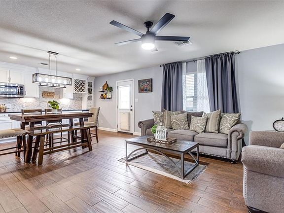 5th image of 214 Sylvan St