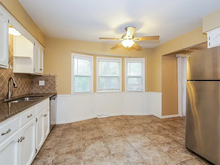 9915 Westgate Ln — Photo 9